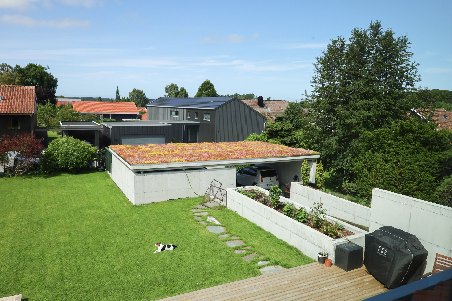 Kjøkkenet i dansk design matcher både arvemøbler og designmøbler.