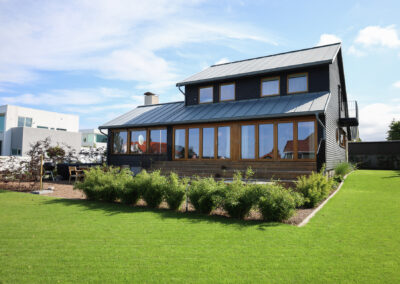 Boligen har fått helt ny fasade levert av Bjerkreim Bygg.